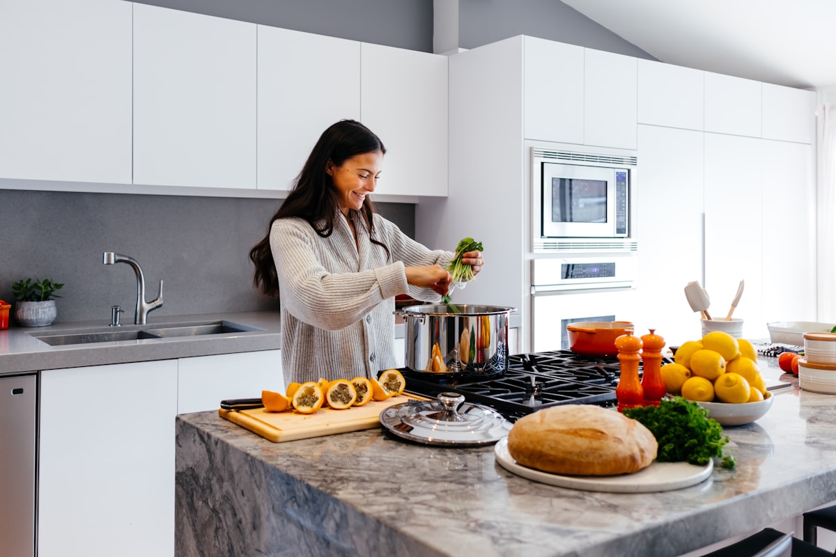 Nutritionist consulting with client